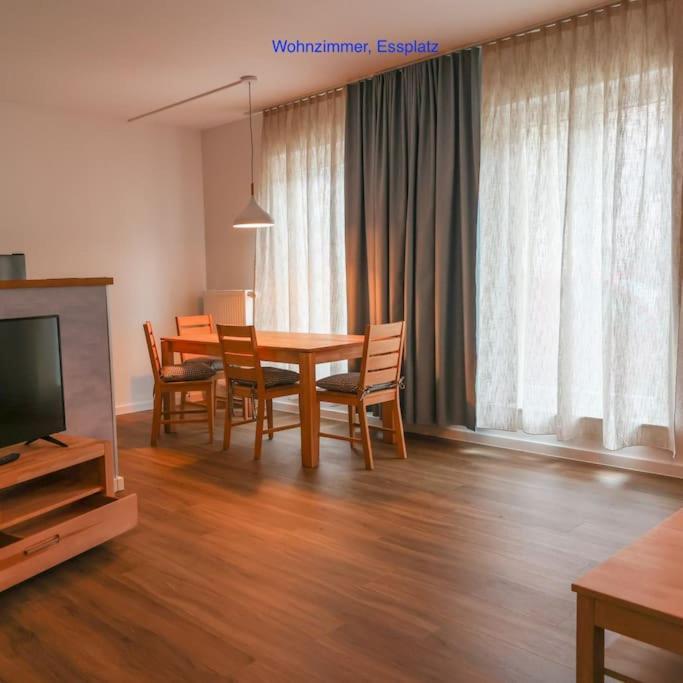 Freundliche Wohnung Mit Parkplatz Und Terrasse Neubrandenburg Exterior foto