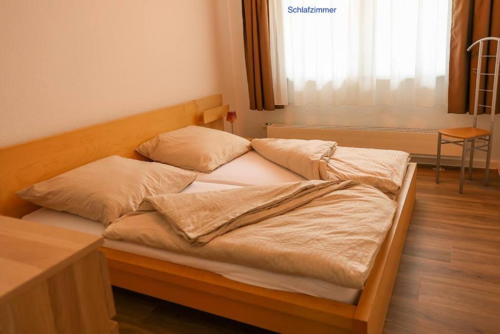 Freundliche Wohnung Mit Parkplatz Und Terrasse Neubrandenburg Exterior foto